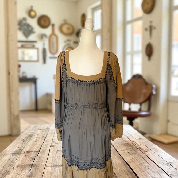 Double D Ranch Elegant Gray and Tan Dress - Picture 10 of 10